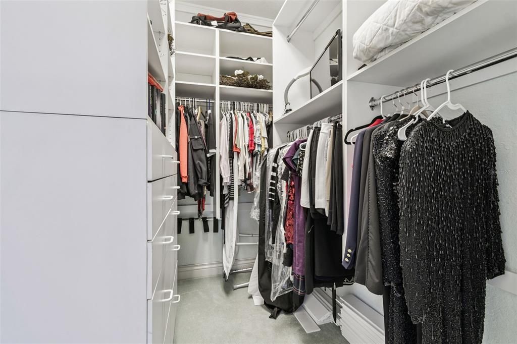 En Venta: $2,299,000 (3 camas, 3 baños, 4950 Pies cuadrados)