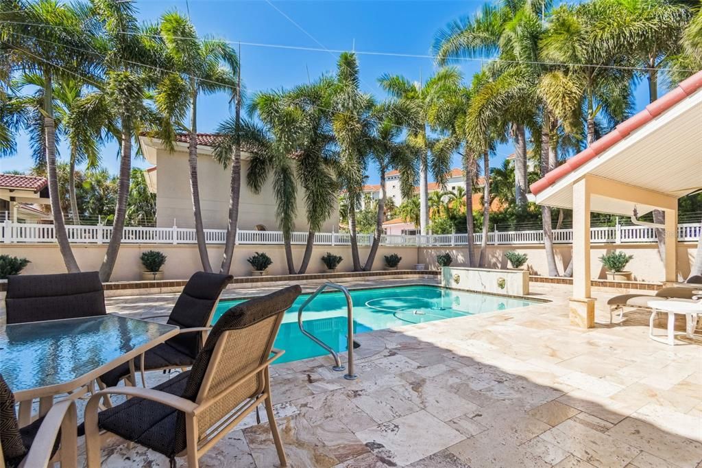 En Venta: $2,299,000 (3 camas, 3 baños, 4950 Pies cuadrados)