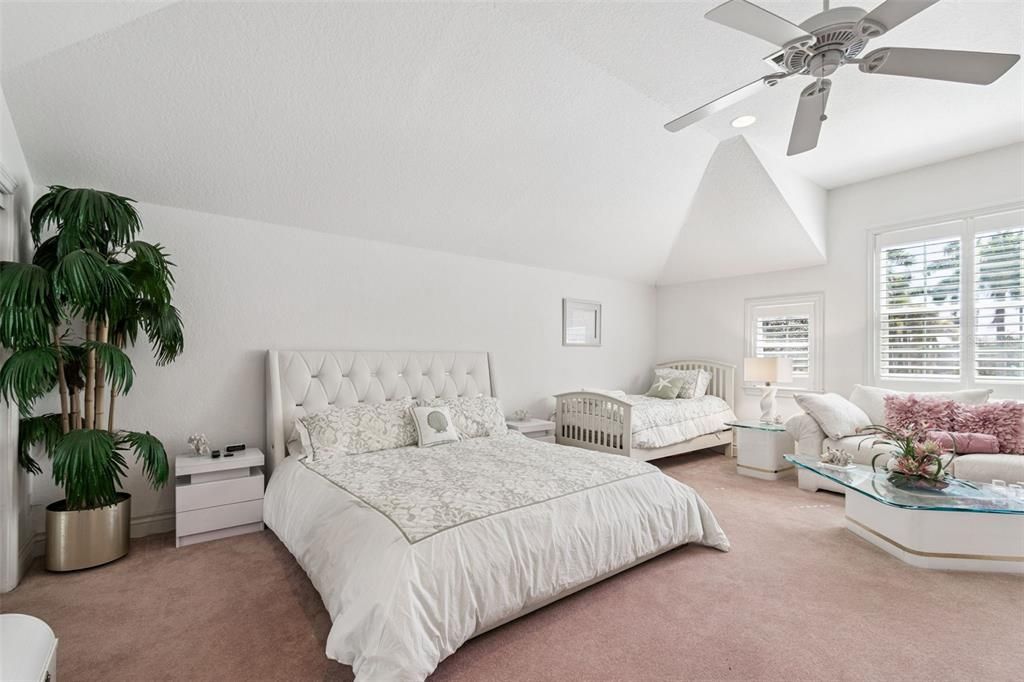 En Venta: $2,299,000 (3 camas, 3 baños, 4950 Pies cuadrados)