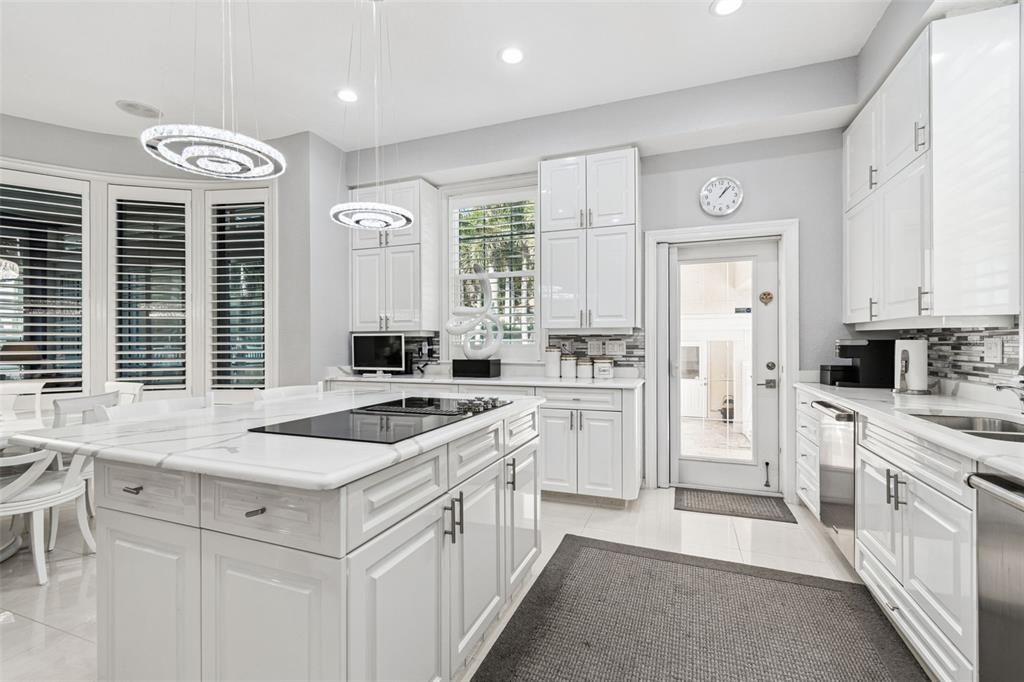 En Venta: $2,299,000 (3 camas, 3 baños, 4950 Pies cuadrados)