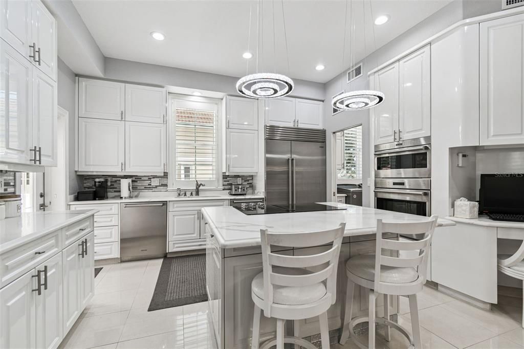 En Venta: $2,299,000 (3 camas, 3 baños, 4950 Pies cuadrados)