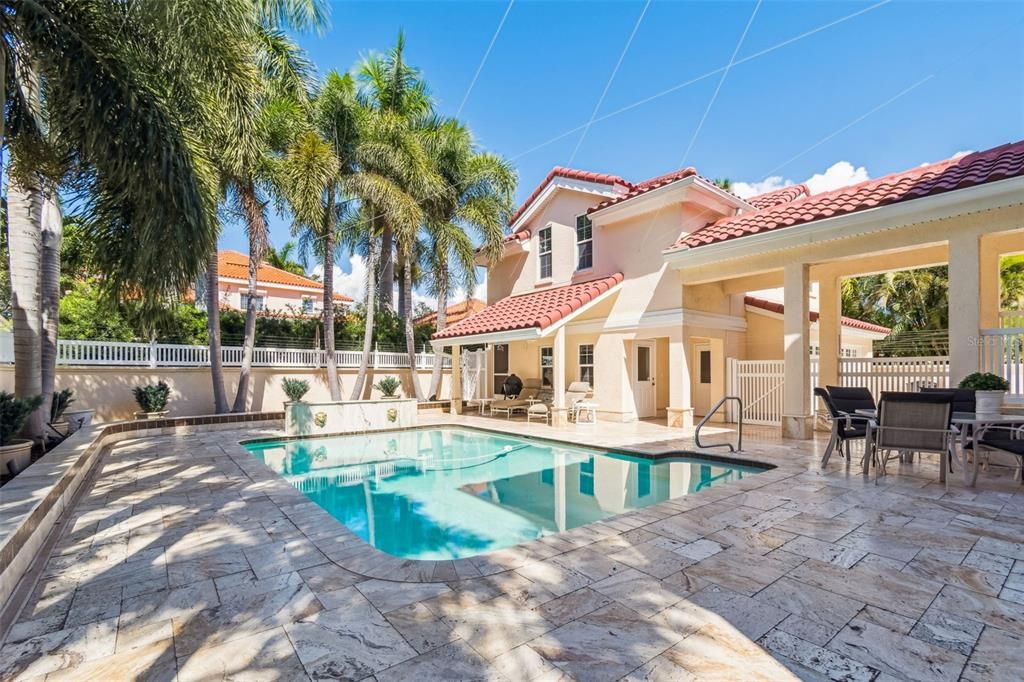 En Venta: $2,299,000 (3 camas, 3 baños, 4950 Pies cuadrados)