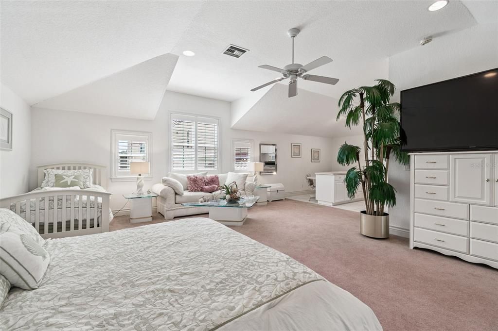 En Venta: $2,299,000 (3 camas, 3 baños, 4950 Pies cuadrados)