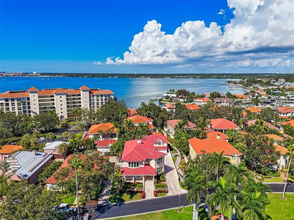 En Venta: $2,299,000 (3 camas, 3 baños, 4950 Pies cuadrados)