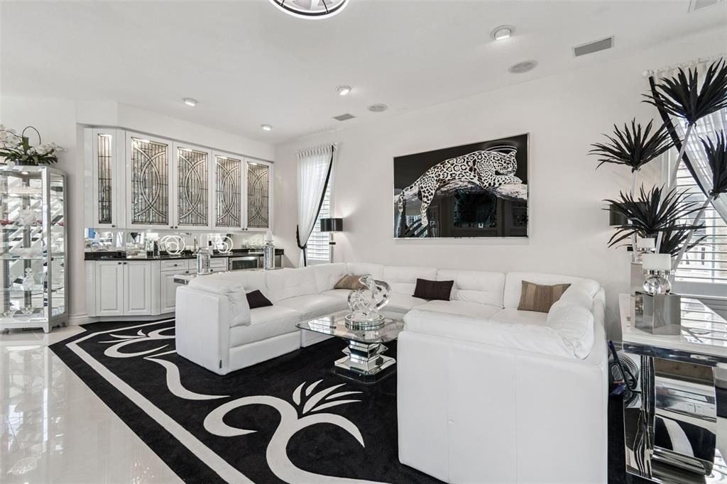 En Venta: $2,299,000 (3 camas, 3 baños, 4950 Pies cuadrados)