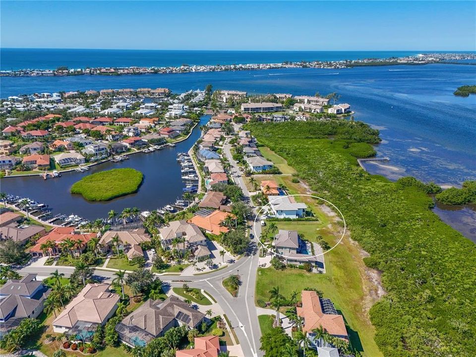 待售: $500,000 (0.37 acres)