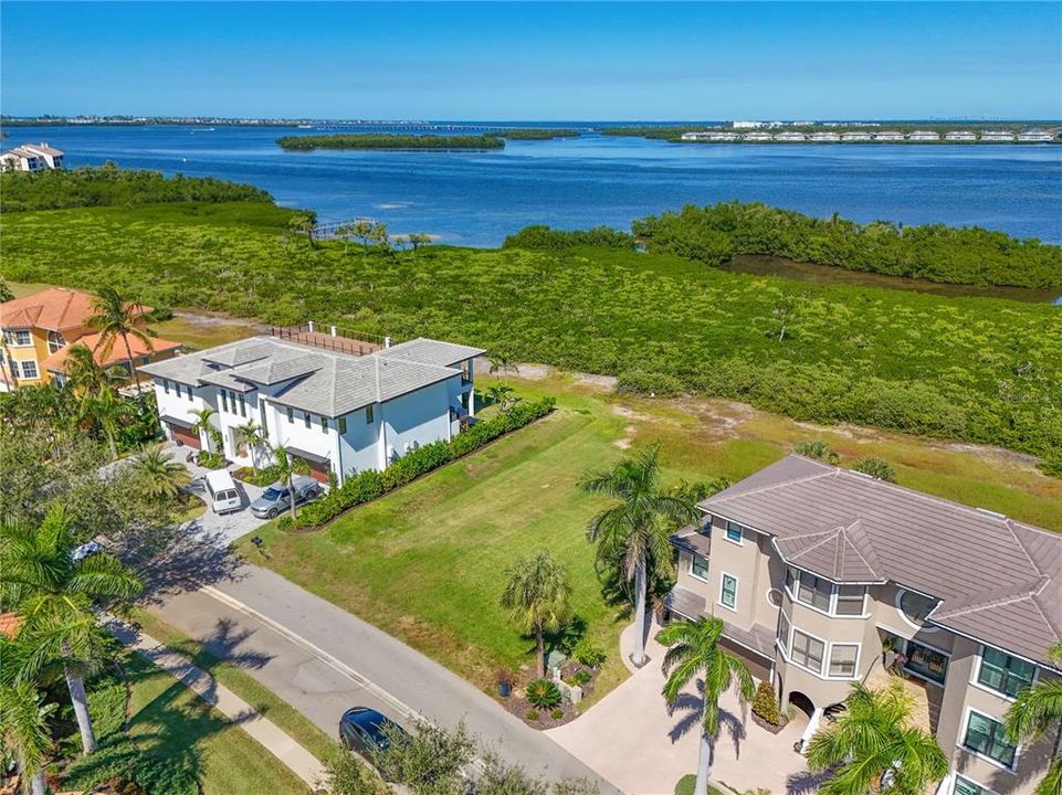 待售: $500,000 (0.37 acres)