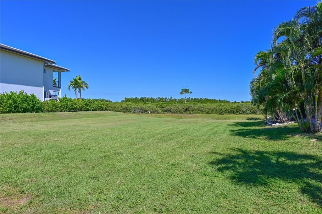 待售: $500,000 (0.37 acres)