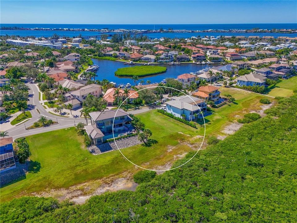 待售: $500,000 (0.37 acres)