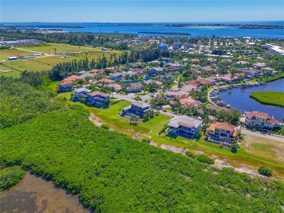 待售: $500,000 (0.37 acres)