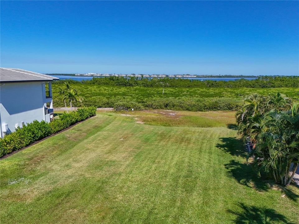 待售: $500,000 (0.37 acres)