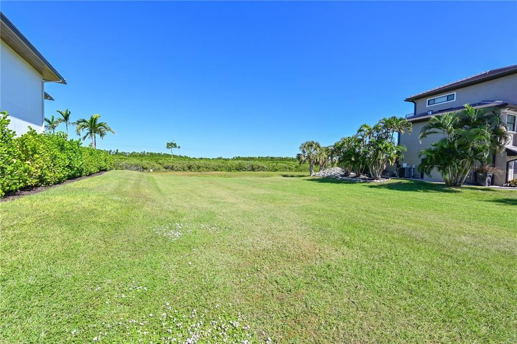 待售: $500,000 (0.37 acres)