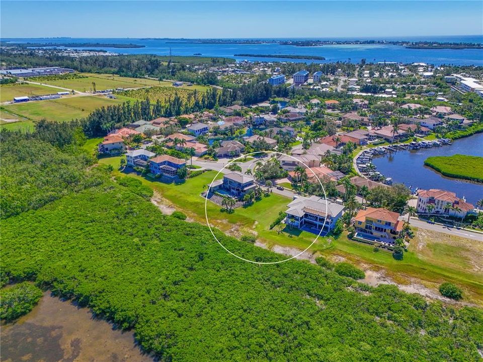 待售: $500,000 (0.37 acres)