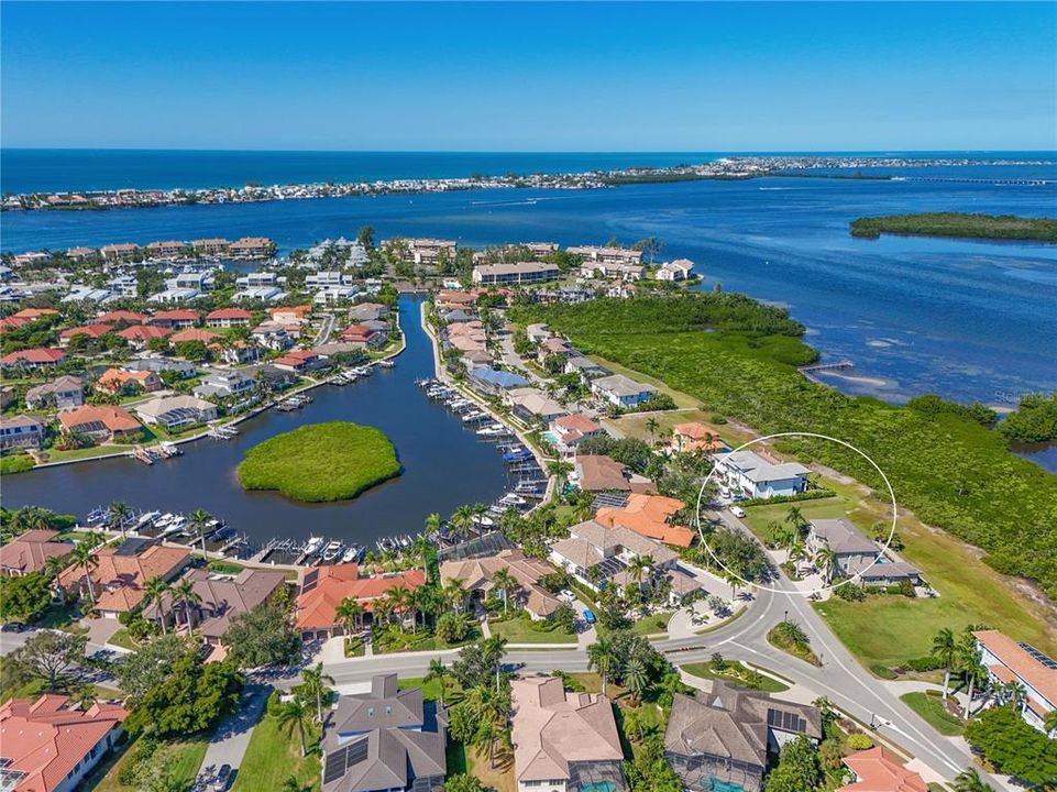 待售: $500,000 (0.37 acres)