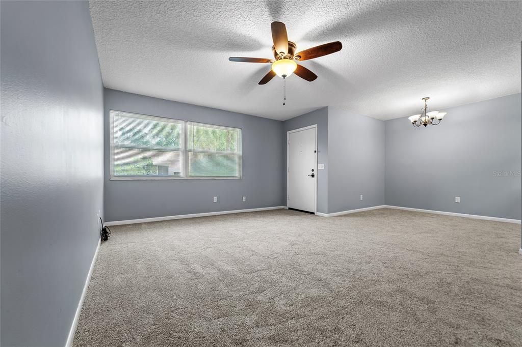 待售: $172,900 (2 贝兹, 1 浴室, 818 平方英尺)