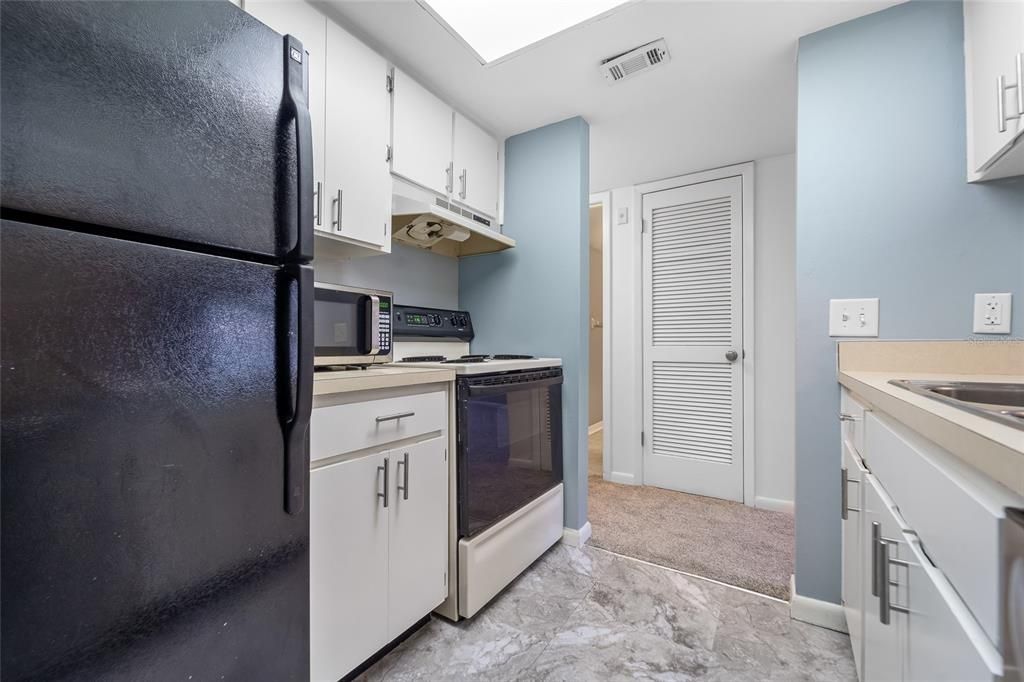 待售: $172,900 (2 贝兹, 1 浴室, 818 平方英尺)