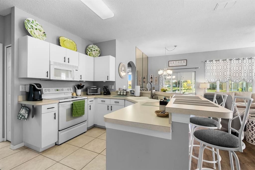 Active With Contract: $2,400 (2 beds, 2 baths, 1284 Square Feet)