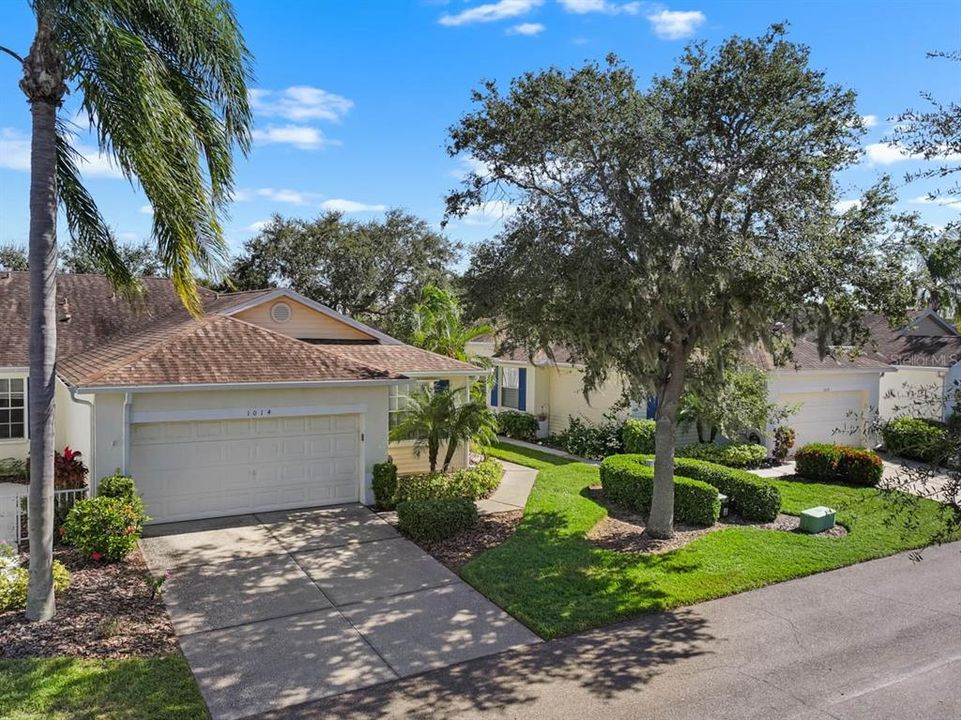 Active With Contract: $2,400 (2 beds, 2 baths, 1284 Square Feet)