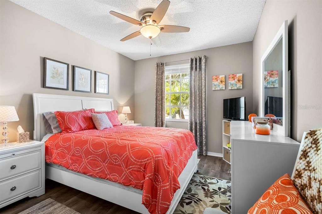 Active With Contract: $2,400 (2 beds, 2 baths, 1284 Square Feet)