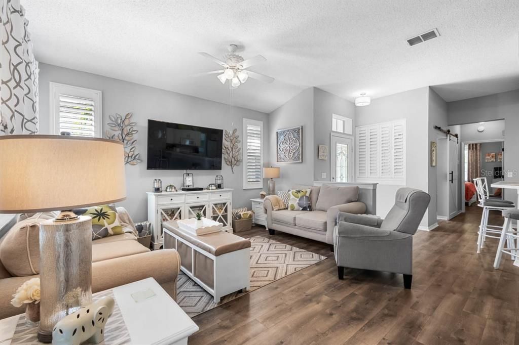 Active With Contract: $2,400 (2 beds, 2 baths, 1284 Square Feet)