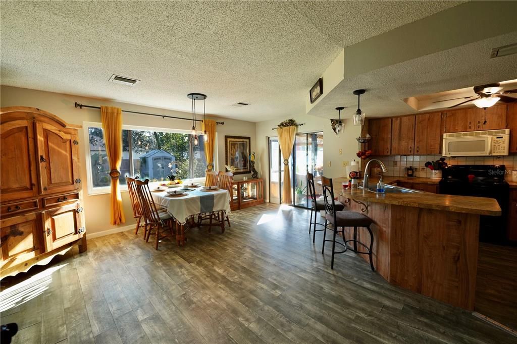 待售: $265,000 (2 贝兹, 2 浴室, 1380 平方英尺)