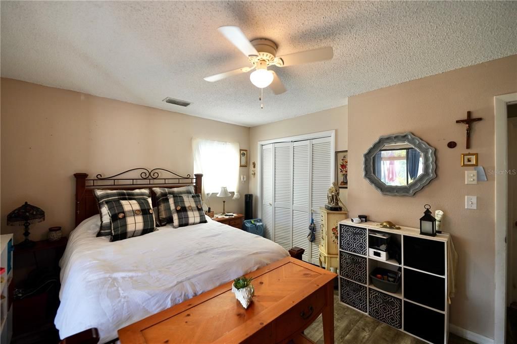 待售: $265,000 (2 贝兹, 2 浴室, 1380 平方英尺)