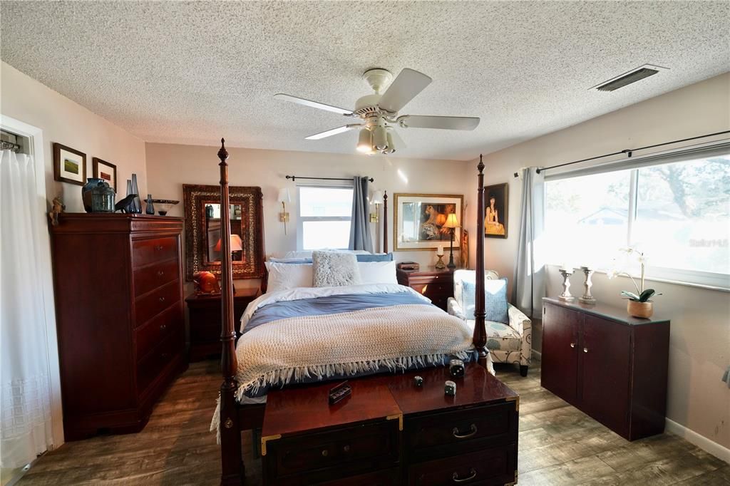 待售: $265,000 (2 贝兹, 2 浴室, 1380 平方英尺)