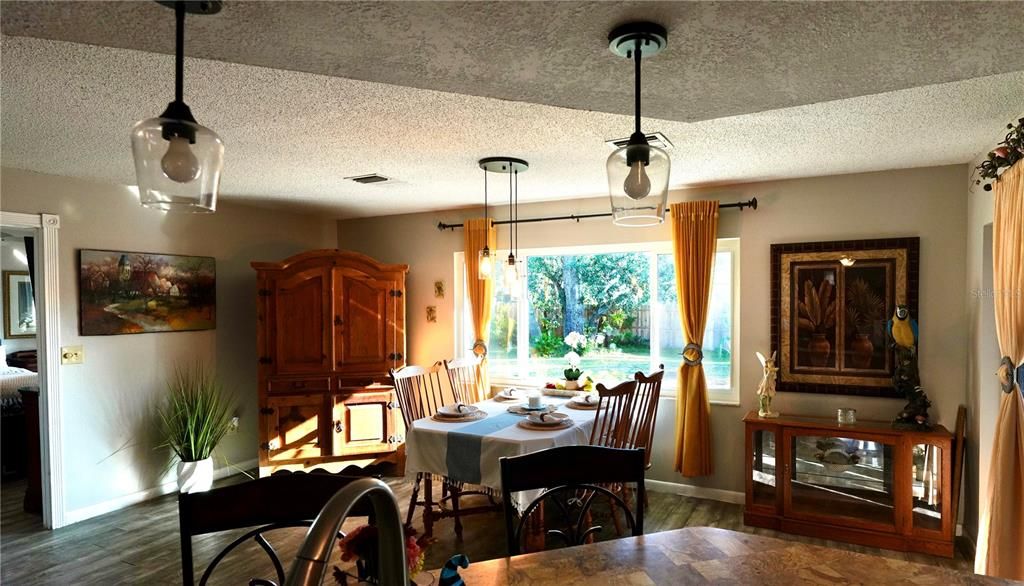 待售: $265,000 (2 贝兹, 2 浴室, 1380 平方英尺)