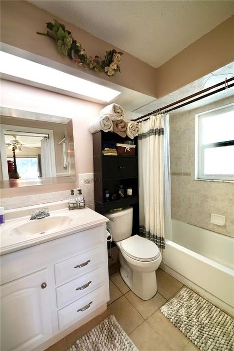 待售: $265,000 (2 贝兹, 2 浴室, 1380 平方英尺)