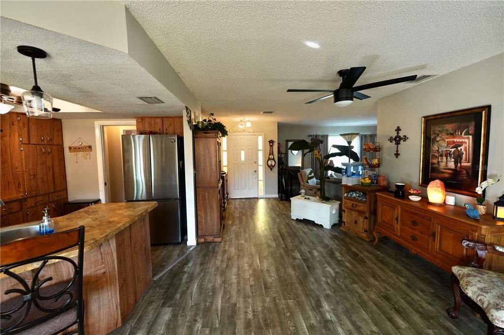 待售: $265,000 (2 贝兹, 2 浴室, 1380 平方英尺)