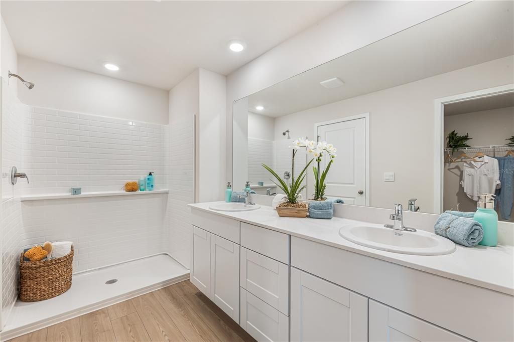 For Sale: $299,999 (3 beds, 2 baths, 1614 Square Feet)