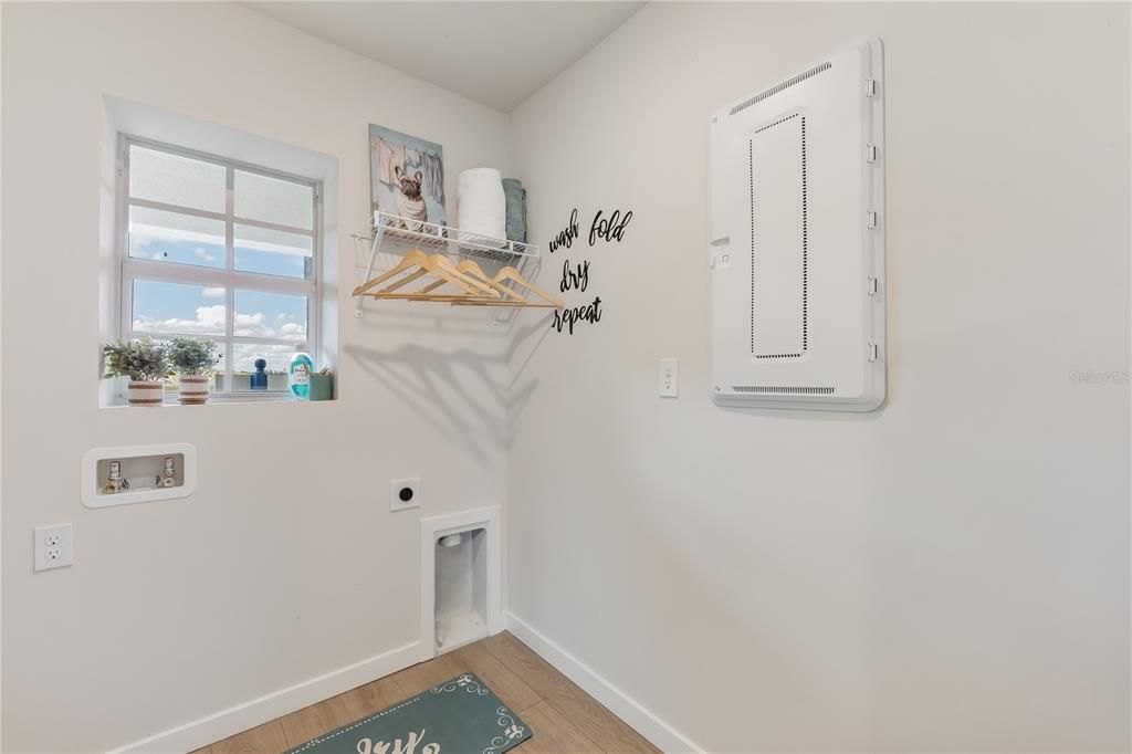 For Sale: $299,999 (3 beds, 2 baths, 1614 Square Feet)