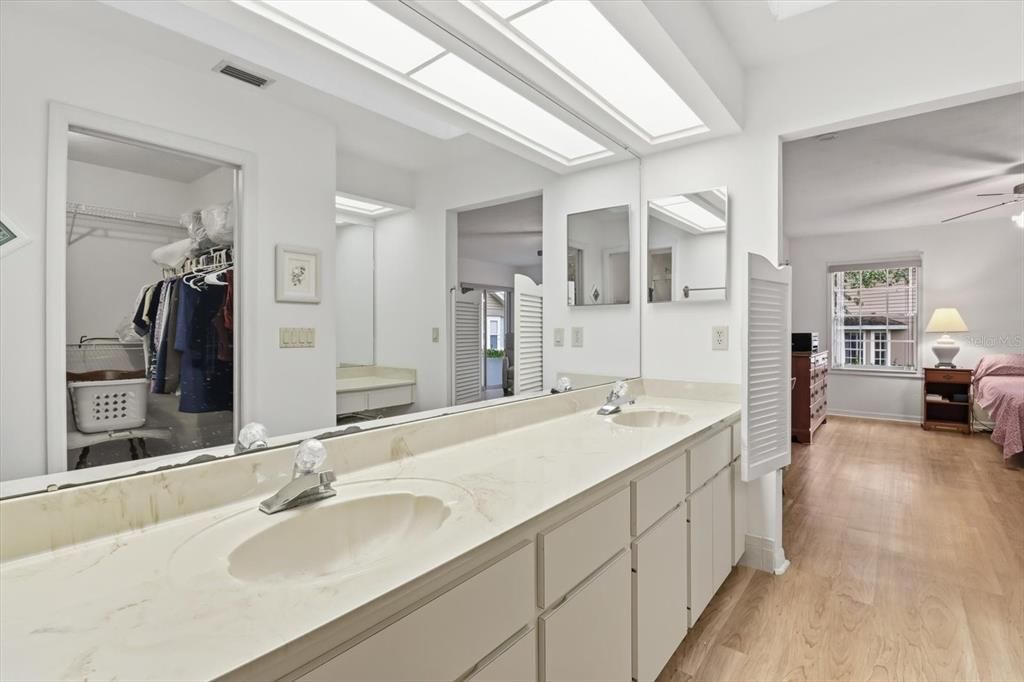 待售: $254,000 (2 贝兹, 2 浴室, 1507 平方英尺)