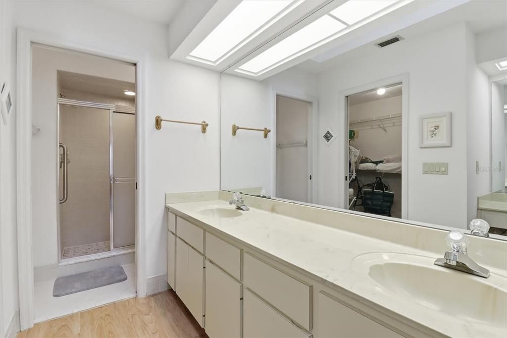 待售: $254,000 (2 贝兹, 2 浴室, 1507 平方英尺)