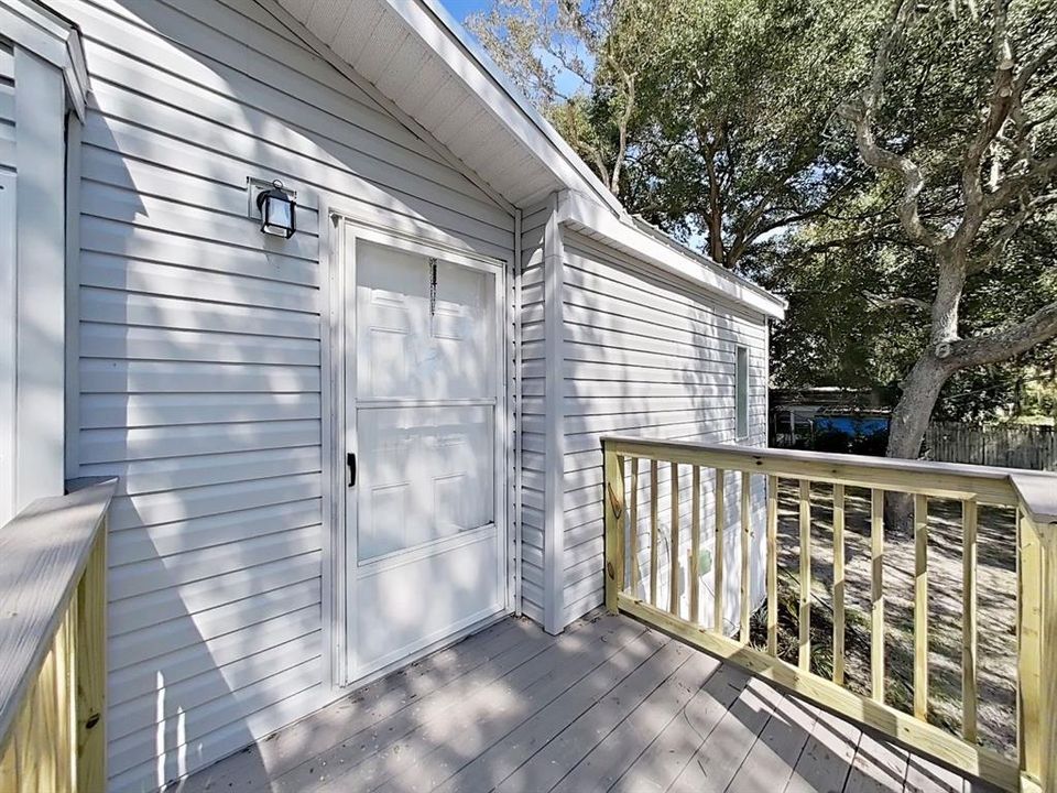 合同活跃: $250,000 (4 贝兹, 3 浴室, 2263 平方英尺)