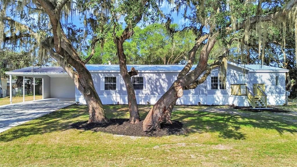 合同活跃: $250,000 (4 贝兹, 3 浴室, 2263 平方英尺)