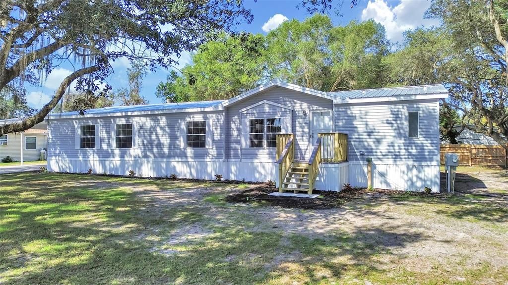 合同活跃: $250,000 (4 贝兹, 3 浴室, 2263 平方英尺)