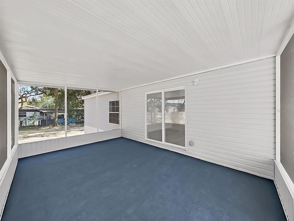 合同活跃: $250,000 (4 贝兹, 3 浴室, 2263 平方英尺)