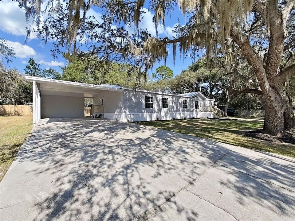 合同活跃: $250,000 (4 贝兹, 3 浴室, 2263 平方英尺)