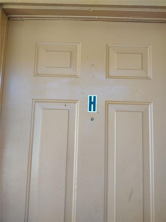 For Rent: $1,100 (2 beds, 1 baths, 818 Square Feet)