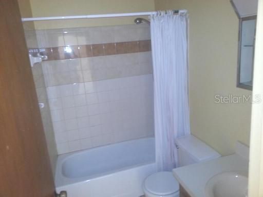 For Rent: $1,100 (2 beds, 1 baths, 818 Square Feet)