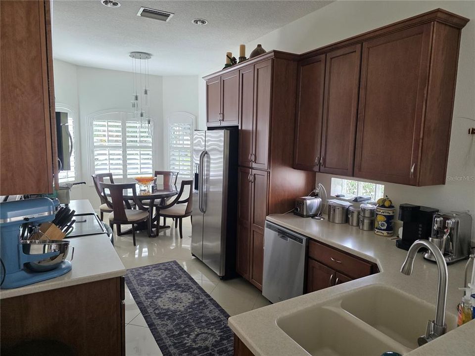 For Rent: $2,495 (2 beds, 2 baths, 1814 Square Feet)