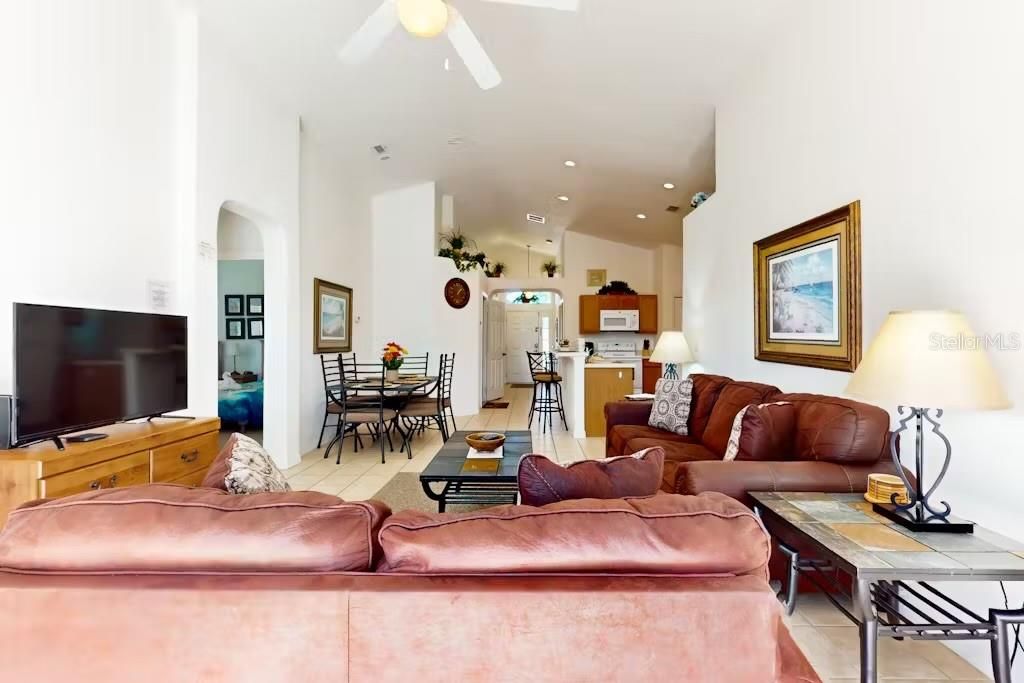 For Rent: $2,700 (3 beds, 2 baths, 1412 Square Feet)