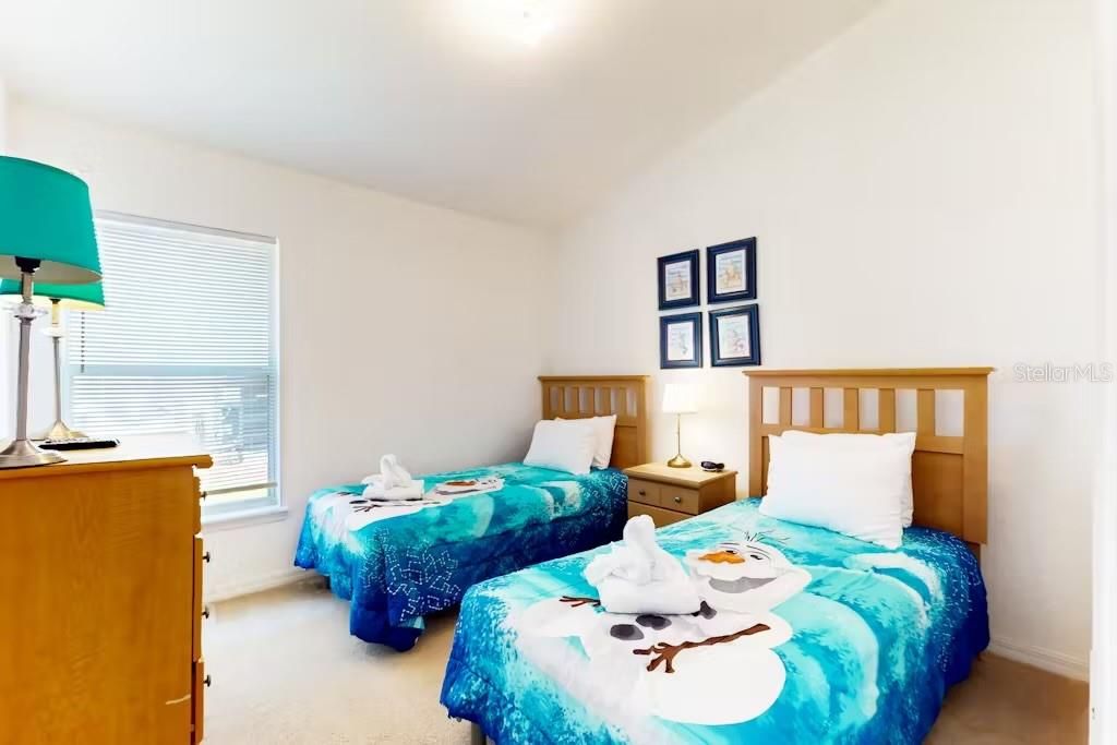 For Rent: $2,700 (3 beds, 2 baths, 1412 Square Feet)