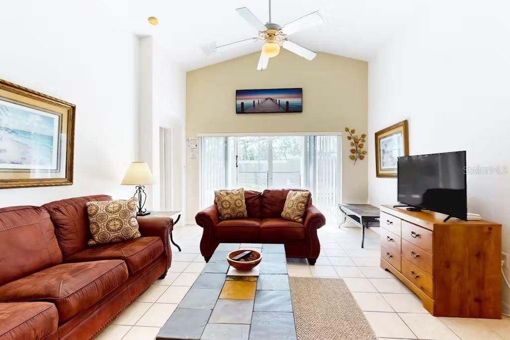 For Rent: $2,700 (3 beds, 2 baths, 1412 Square Feet)