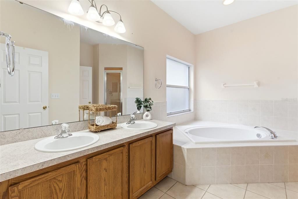 En Venta: $415,000 (4 camas, 2 baños, 2236 Pies cuadrados)