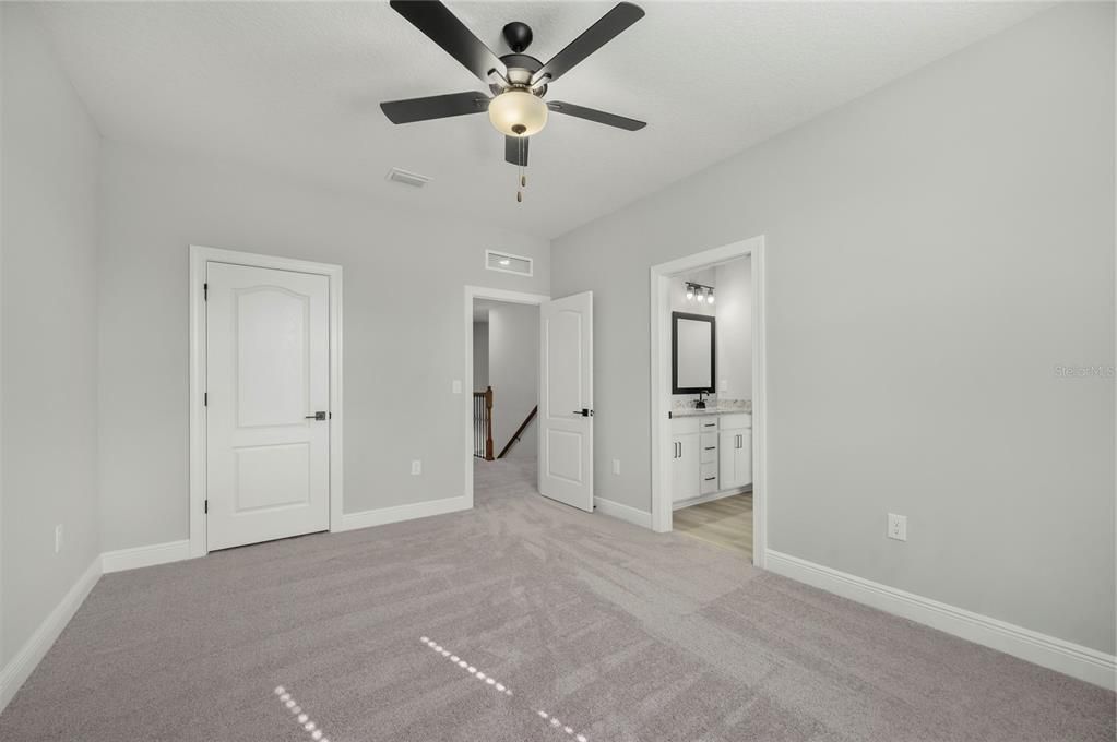 合同活跃: $552,900 (6 贝兹, 4 浴室, 2714 平方英尺)