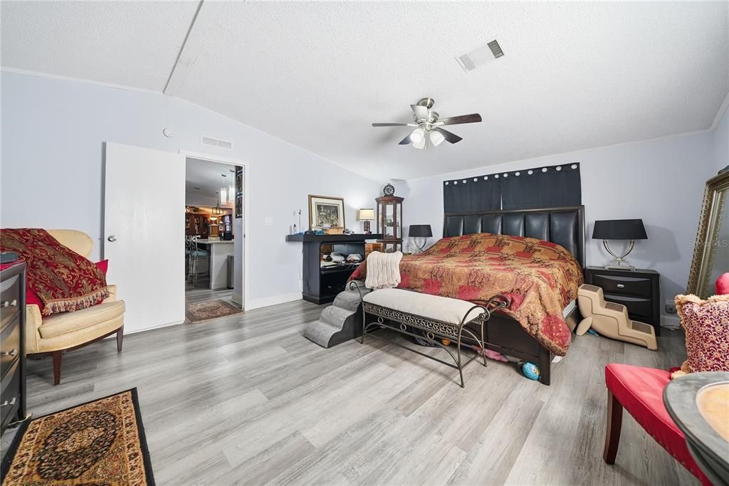 Active With Contract: $279,000 (4 beds, 2 baths, 1782 Square Feet)