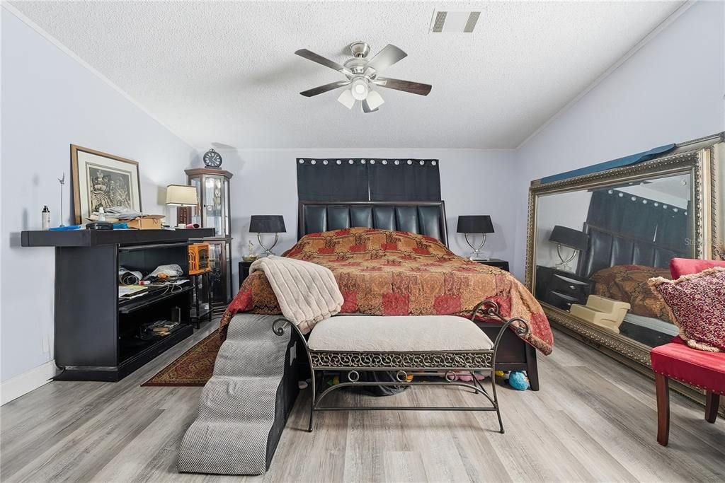 Active With Contract: $279,000 (4 beds, 2 baths, 1782 Square Feet)