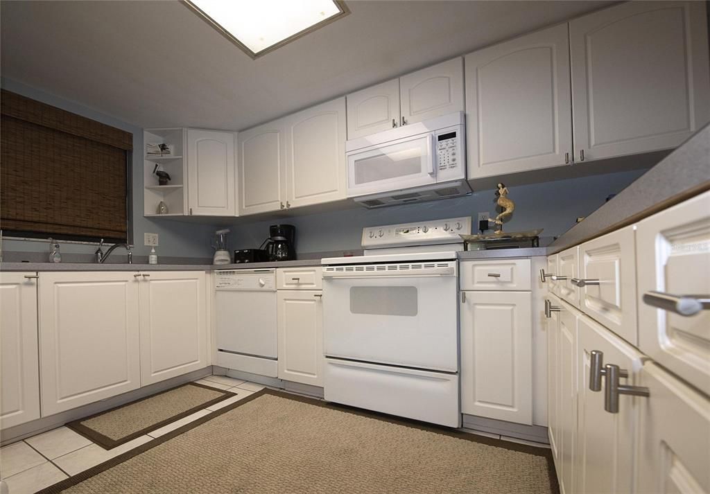 For Rent: $4,500 (2 beds, 2 baths, 1080 Square Feet)